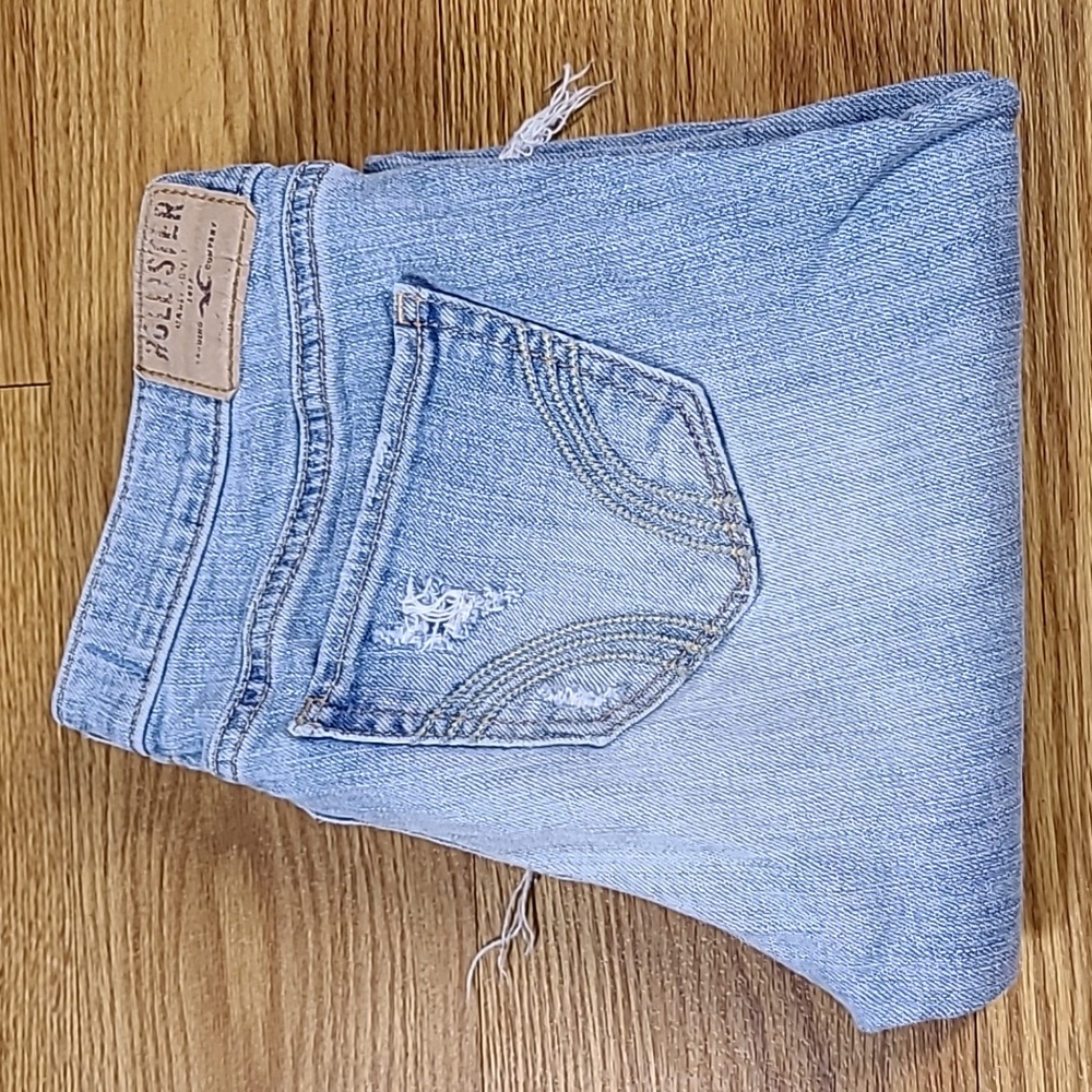HOLLISTER 26x28 GIRL 3s STRIGHT BOOT PRE-OWNED STRECH DENIM DISTROYED JEANS - Picture 8 of 8